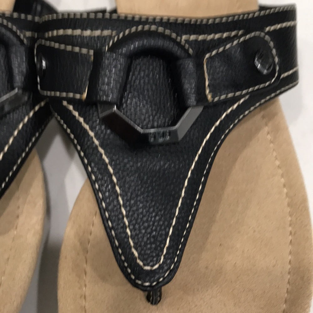 SZ 7.5 ST. JOHNS BAY THONG SANDLES.THEY HAV COMFORT INSOLES WITH RUBBER SOLES 🌴 - Picture 7 of 8
